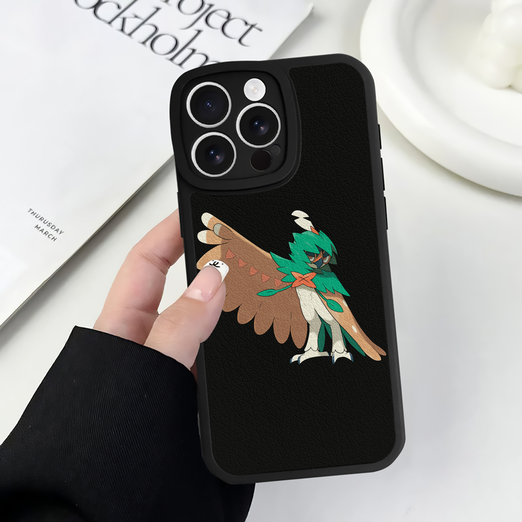 （画像用） ポケットモンスター Pokémon 【iPhone 16シリーズ対応】シリコンスマホケース（レザー調） 材質：シリコン